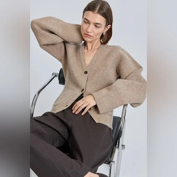 🛑SOLD🛑 NWOT Almina Concept Merino Wool V Neck Cardigan in Oatmeal - Picture 4 of 14